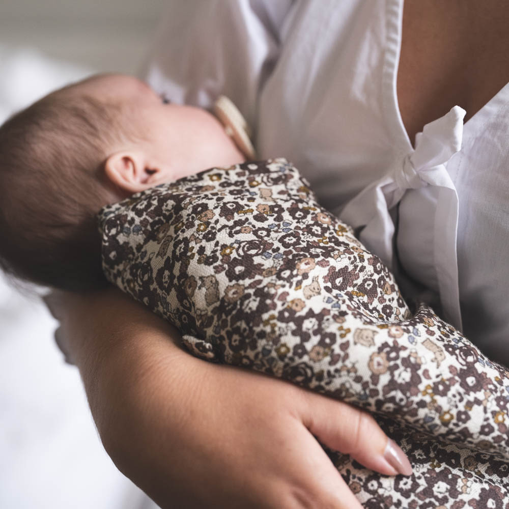 Jana muslin swaddle - Flora bunnies rose taupe